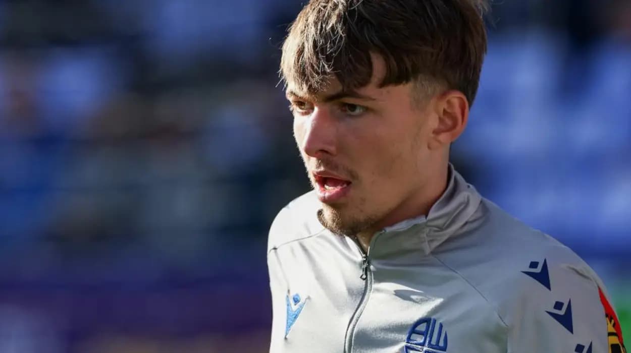 Bolton Wanderers Sign Sharples-Ahmed and Inwood to New Deals