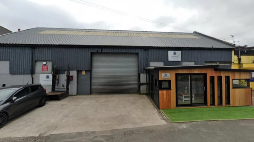 Horwich Browns Garden Buildings Ordered to Remove Showpiece