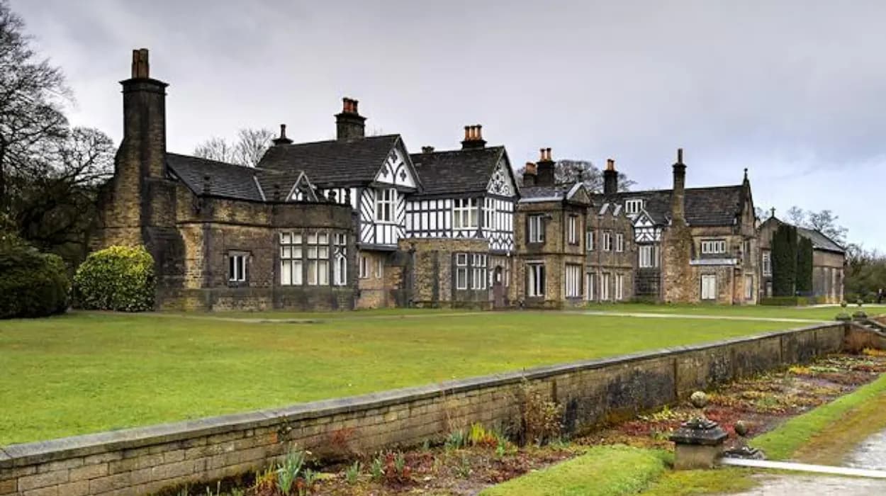 Bolton Museum, Aquarium & Smithills Hall: Rainy Day Activities Bolton