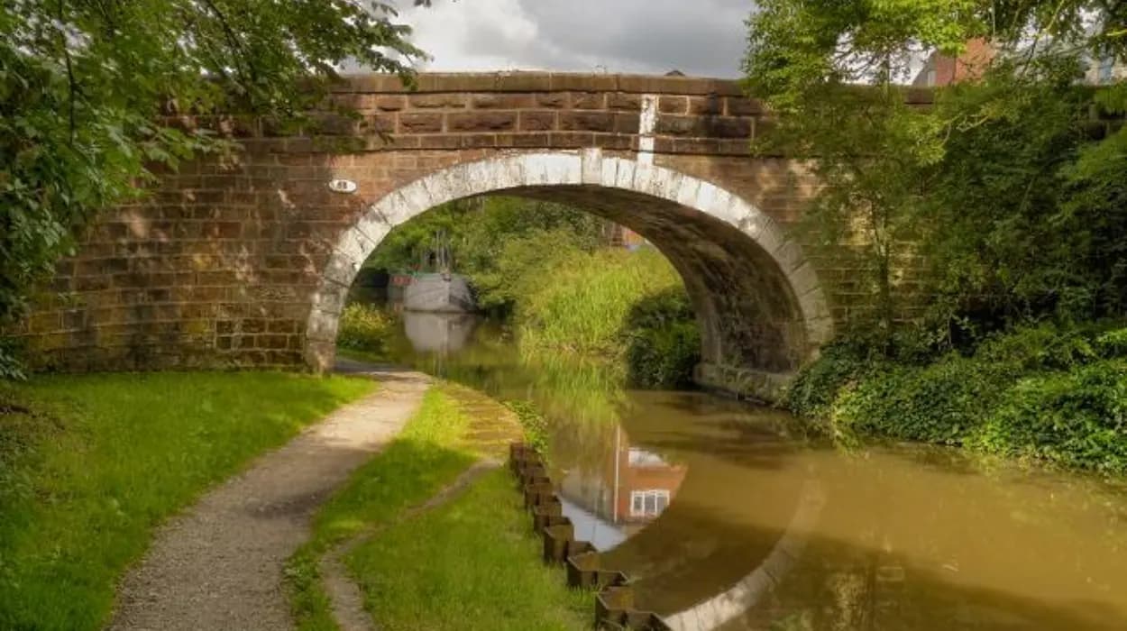 Best Walking Routes and Historic Landmarks in Blackrod
